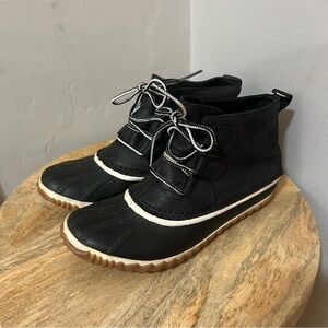 Sorel Black and Tan Duck Boots size 8